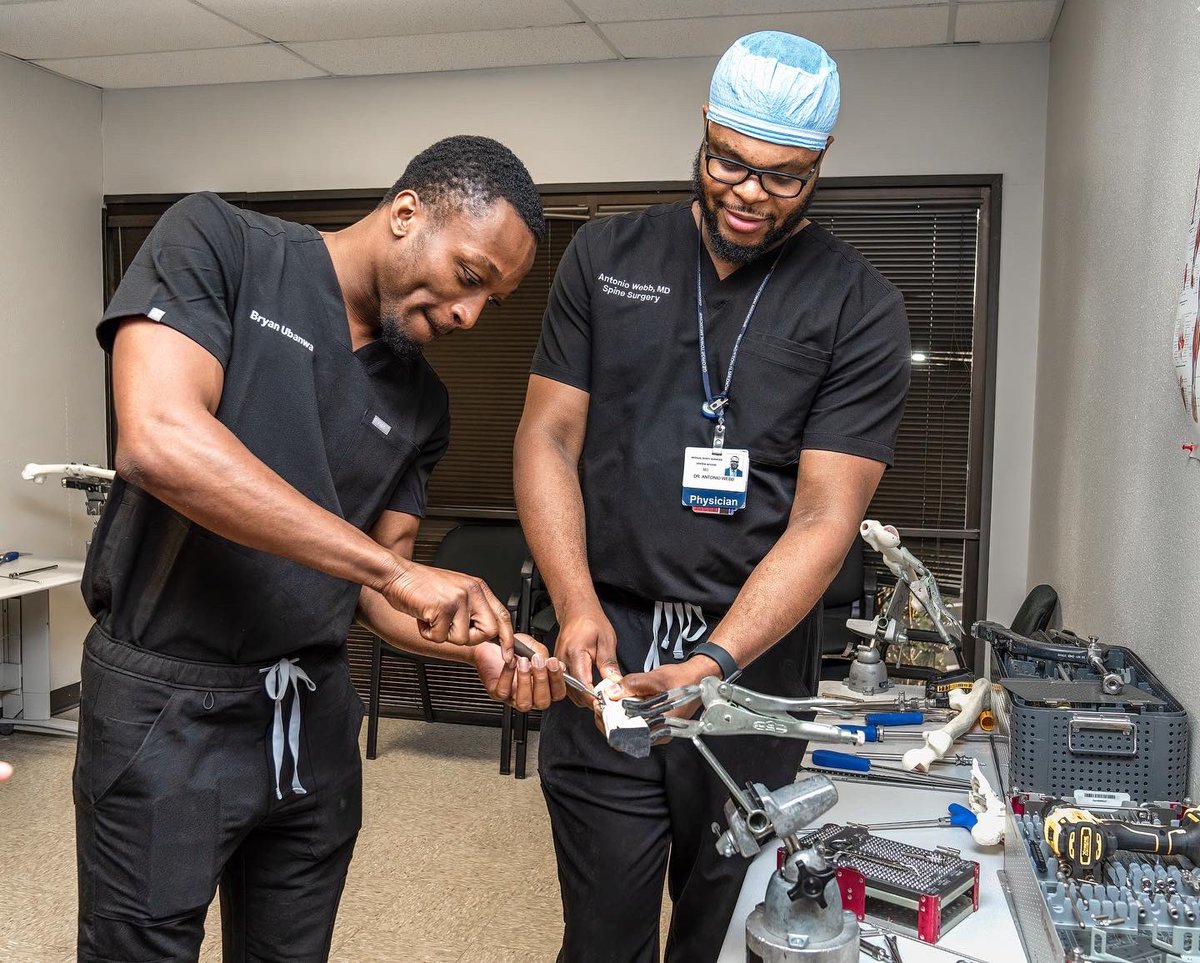 antoniowebbmd's tweet photo. Our students this summer had the opportunity to spend time in the cadaver lab reviewing anatomy/surgical techniques and also spent time in the sawbones lab learning about the various instruments/tools that we use as orthopedic surgeons to fix fractures. https://t.co/d1Dm1YB2qC