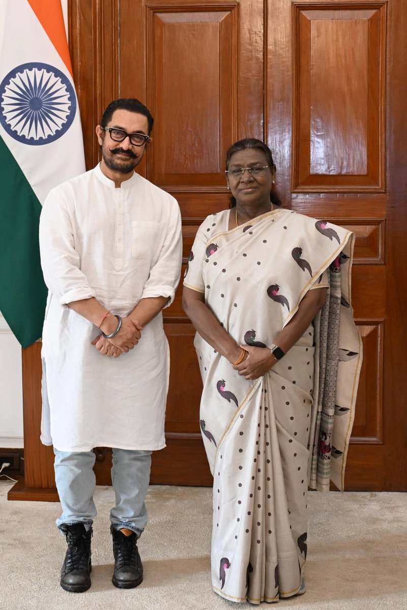 President of India (@rashtrapatibhvn) on Twitter photo Acclaimed filmmaker and actor Shri Aamir Khan called on President Droupadi Murmu at Rashtrapati Bhavan. Acclaimed filmmaker and actor Shri Aamir Khan called on President Droupadi Murmu at Rashtrapati Bhavan.