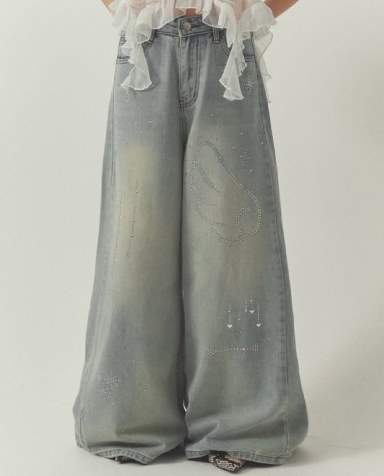 PELLICULE大人気のラインストーンデニムかわいすぎる…🤍✨追加生産にて予約販売中みたい🪄
📎 x.gd/1yTTE
#PR #PELLICULE