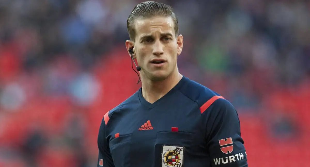 🏆 OFICIAL | Javier Alberola Rojas ha sido elegido como el mejor árbitro de Primera de la temporada 24-25

➡️ Mateo Busquets Ferrer será árbitro internacional FIFA desde enero de 2026

📻 #PartidazoCOPE