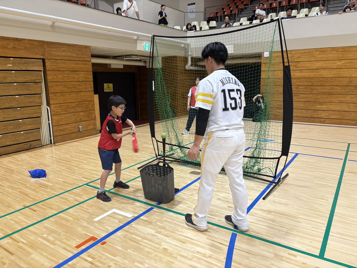 hawks_npo's tweet photo. 【#スタージャンプ福岡 2025 1st】にアカデミーコーチ陣が参加しました⚾🏀🏈🏐🏉⚽
#福岡Jアンクラス #九州電力キューデンヴォルテクス #ライジングゼファーフクオカ #ナナイロプリズム福岡 #PLEIADES福岡SUNS #福岡ギラソール #Azuresky
#sbhawks #ホークスジュニアアカデミー https://t.co/8kYsH5d7sf