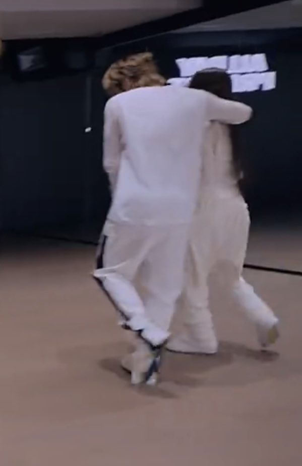 Sistina_xiao's tweet photo. wooseo's shoulder interaction time
but at first glance, I thought Woochan was hugging Youngseo🫶🏻I'm sorry🥹
#allday_project  #ALLDAYPROJECT  #WOOSEO  #WOOCHAN #YOUNGSEO https://t.co/g6ghevOYUV