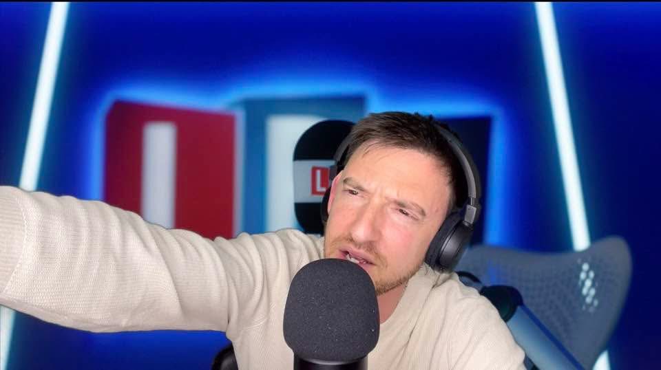 James O'Brien who looks as if he walked into a tree,drunk.. is stuck this morning on @lbc a CEASFIRE wasn't on his cards so he talks about Trump, Netanyahu Brexit far right and the evil Ben Gvir instead ops and david Lammy the hero 🤢