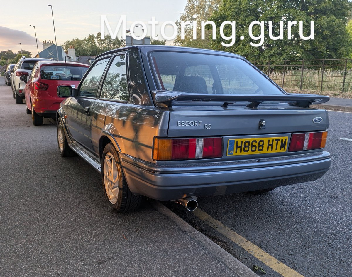 motoringguruUK's tweet photo. It's not every day you see a late evening, street parked, 1991 Ford Escort Eclipse is it?
You can almost hear Gypsy Woman by Crystal Waters pumping on the stereo.
#RSTurbo https://t.co/8xgN459uLK