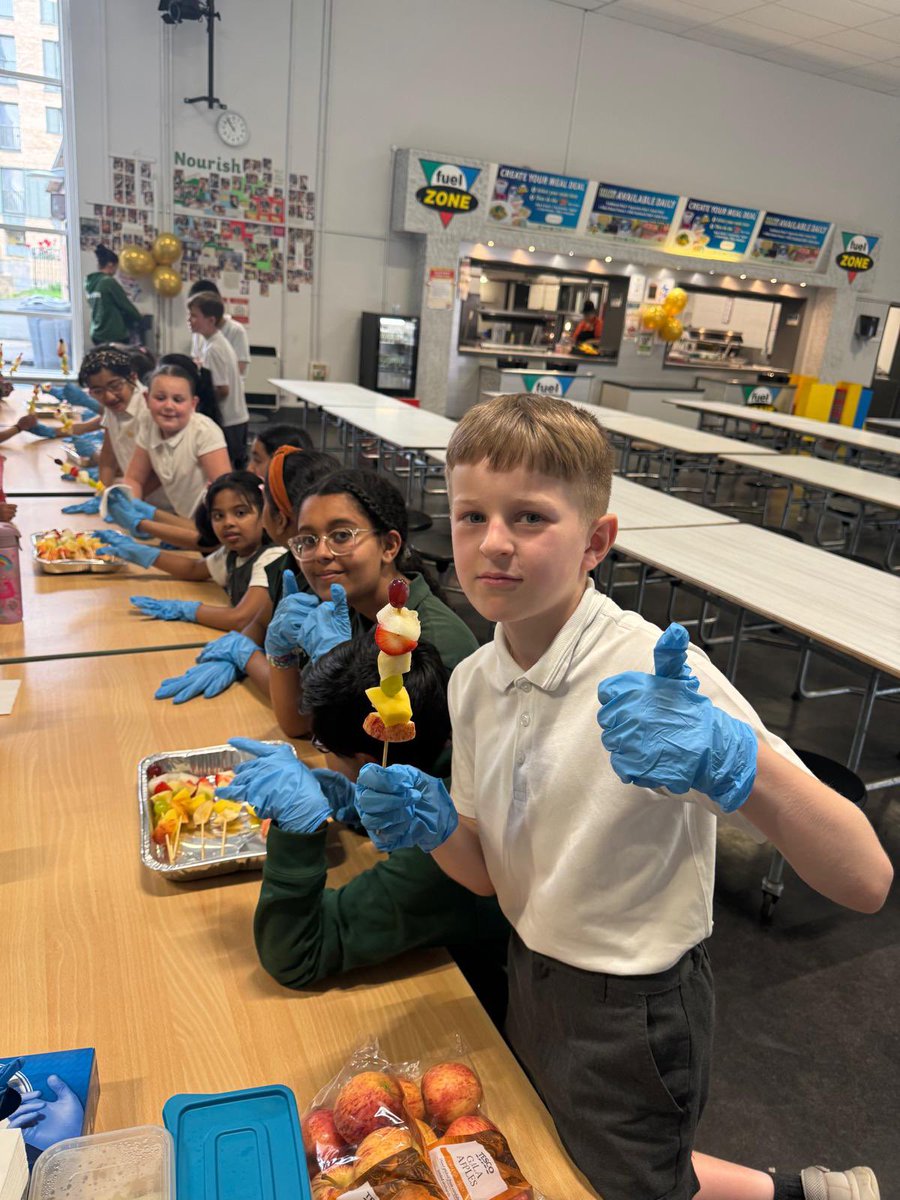 stpatrickspri's tweet image. Huge thanks to @Tesco for supporting our Article 15 #CostOfTheSchoolDay group! 🍓🍍 They helped us create delicious fruit kebabs for our Primary 3 pupils — a fun, healthy treat and a great way to bring everyone together! 🥝👏 #PupilVoice #FoodForAll