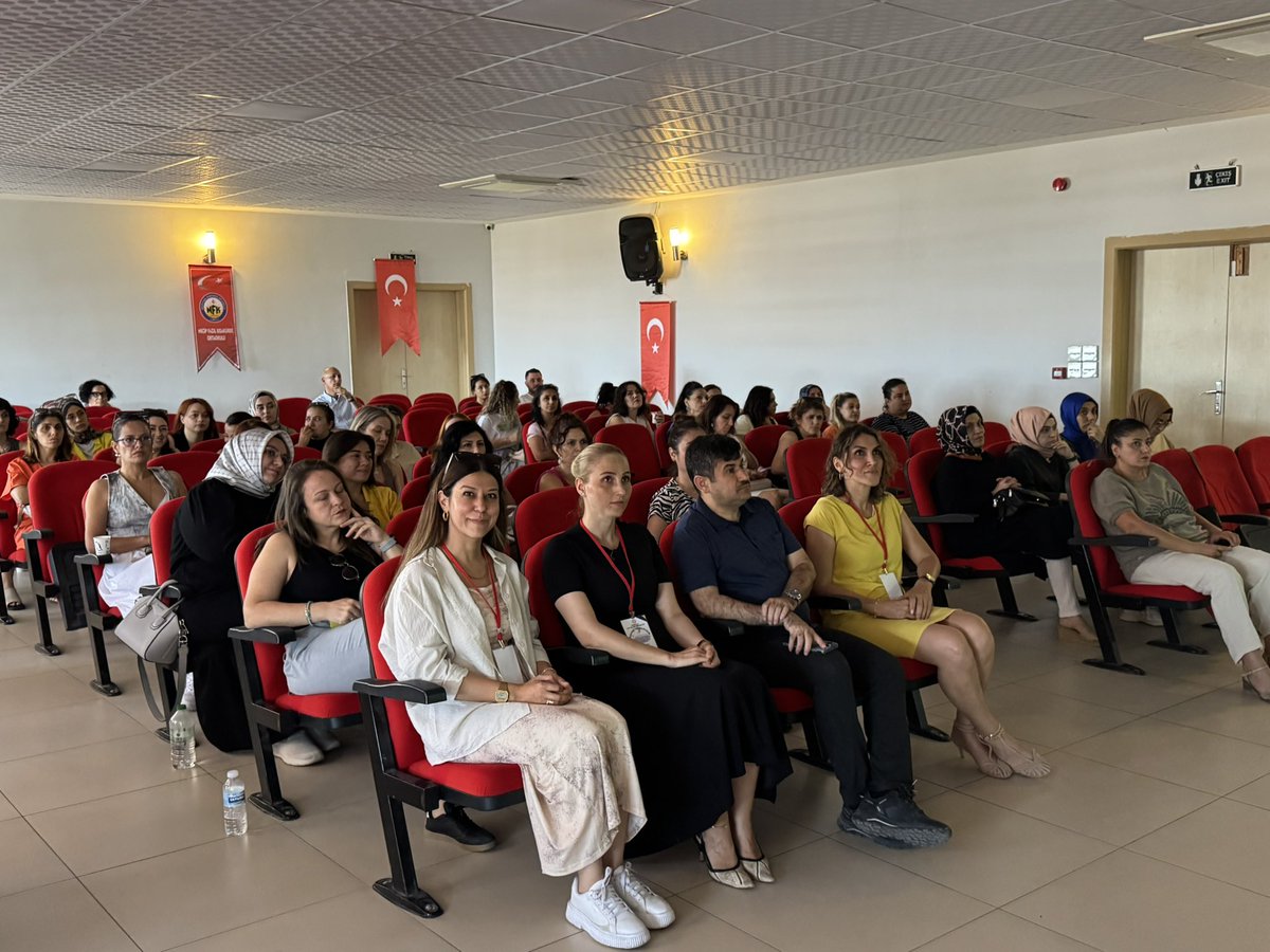 İskenderun İlçe Milli Eğitim Müdürümüz Sayın Ali HAYTAZ, İlçe Müdürlüğümüz koordinesinde Necip Fazıl Kısakürek Ortaokulunda gerçekleştirilen “eTwinning: Fikirden Projeye” Bilgilendirme ve Proje Yazma Çalıştayı’ na katıldı.