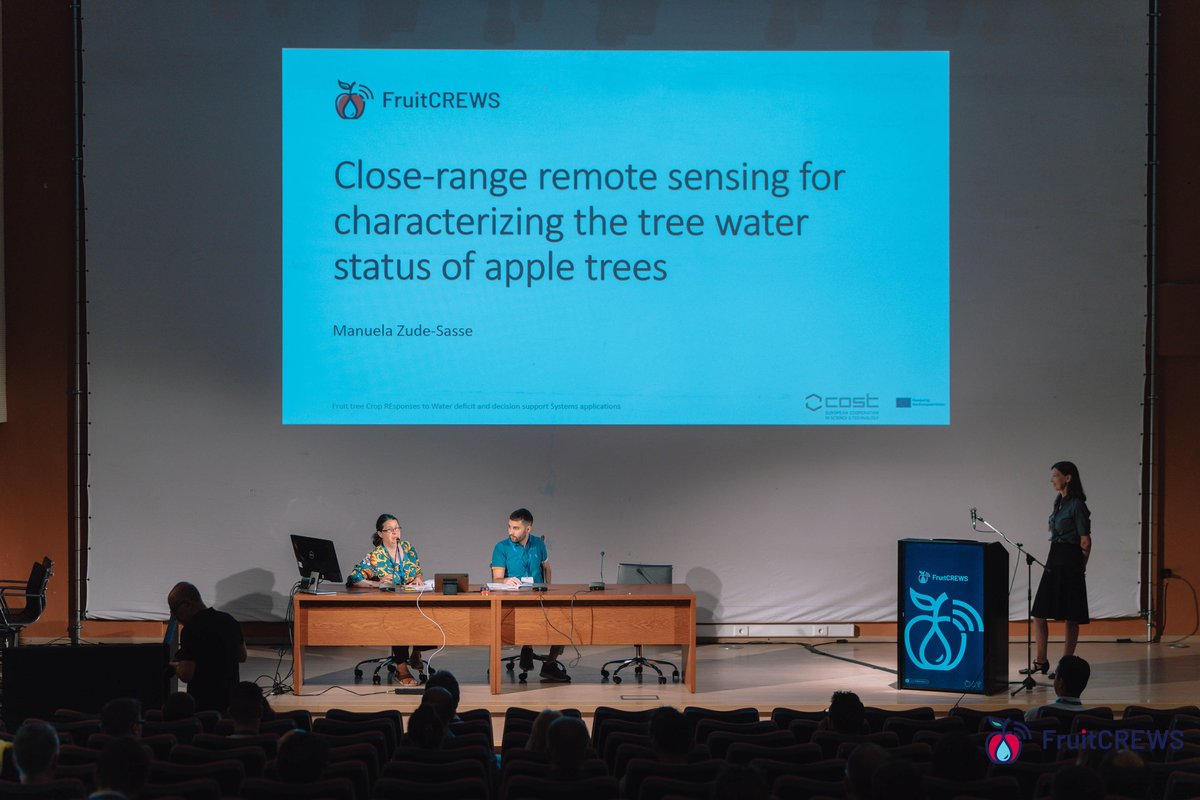 George Manganaris (@gmanganaris) on Twitter photo <a href="/FruitCrews/">FruitCREWS</a> annual meeting
Day 2, 17.06.25
Selective pics from the welcome remarks by teh organizers and the inaugural keynote talk (Manuella Zude Sasse)
Close-range #remote #sensing for characterizing the tree #water status of #apple trees
<a href="/BrunellaMorand1/">Brunella Morandi</a> <a href="/FruitCrews/">FruitCREWS</a> annual meeting
Day 2, 17.06.25
Selective pics from the welcome remarks by teh organizers and the inaugural keynote talk (Manuella Zude Sasse)
Close-range #remote #sensing for characterizing the tree #water status of #apple trees
<a href="/BrunellaMorand1/">Brunella Morandi</a>