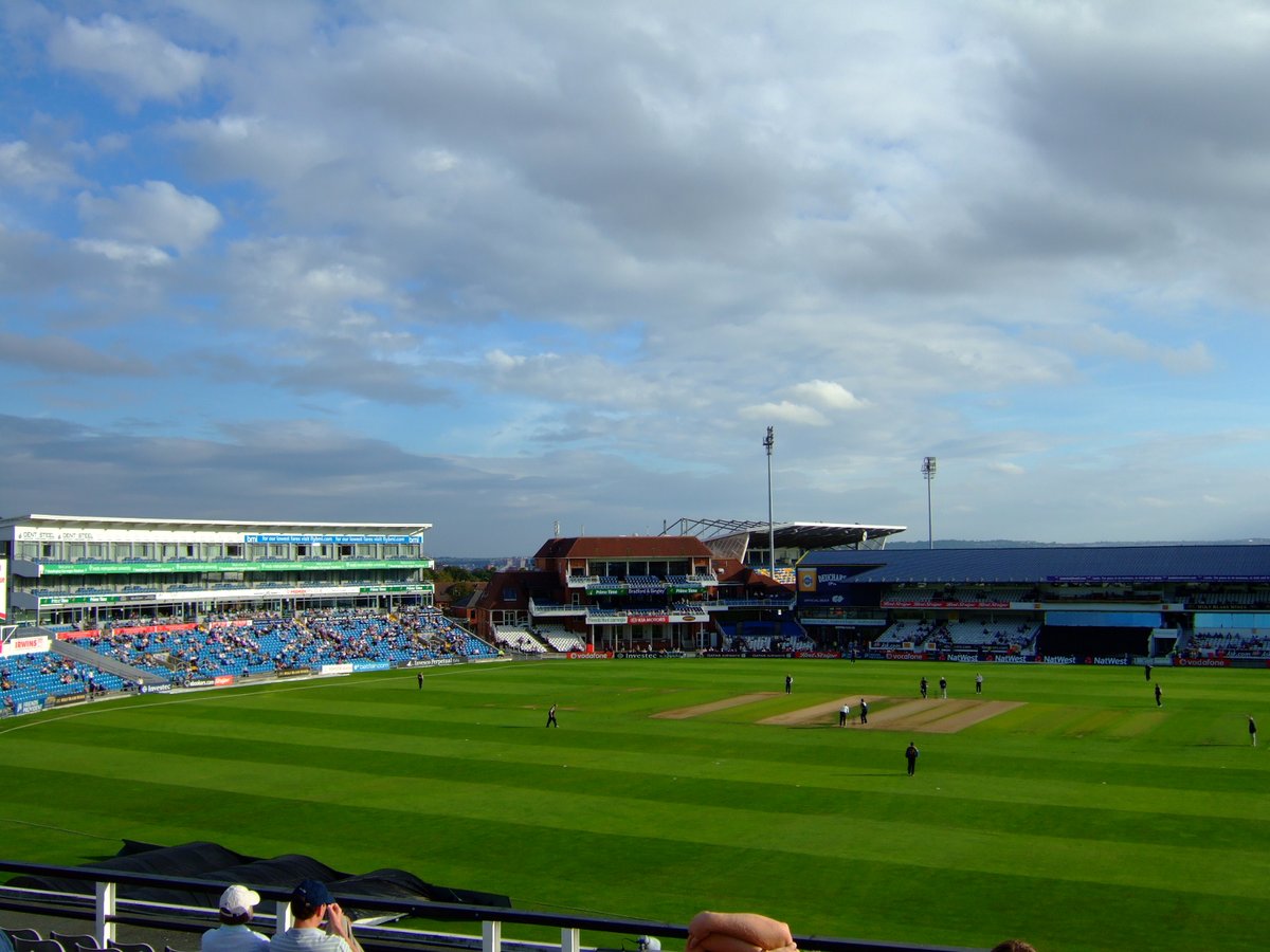 It's overcast but dry at Headingley, so we should be all set to start at 11:00 BST.

England will resume on 21-0, needing another 350 to win, India require 10 wickets. #ENGvIND 

England successfully pursued 378 to beat India at Edgbaston in 2022.