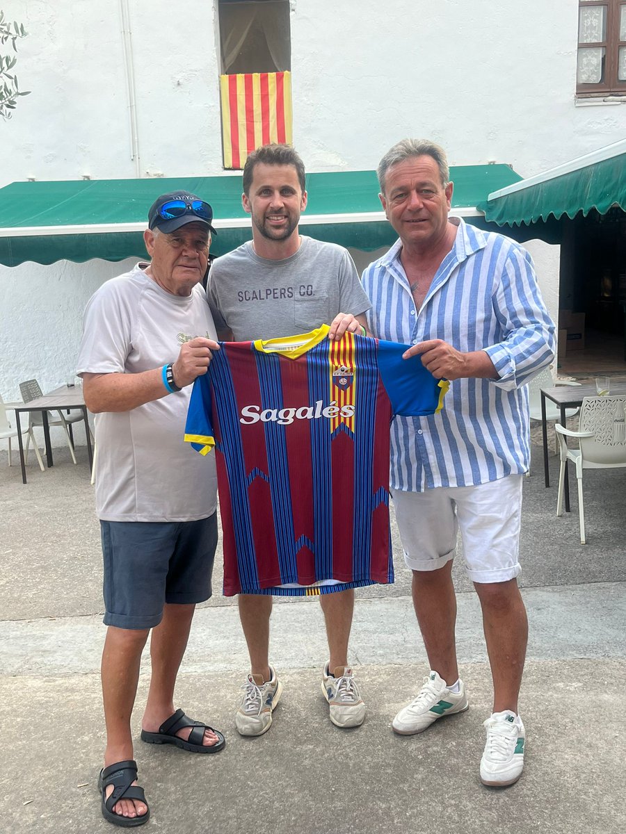 Anem amb noves incorporacions per la Temporada 25/26 el Preparador Físic Rai Raga pasa a formar part del nostre primer equip.
@rairaga
@joseduque5875 
@xavio1 
@garciaausina 
@esportscaldesm 
@radiocaldes 
@noticiescalderi 
@puntvalles 
@catalunyafutbol