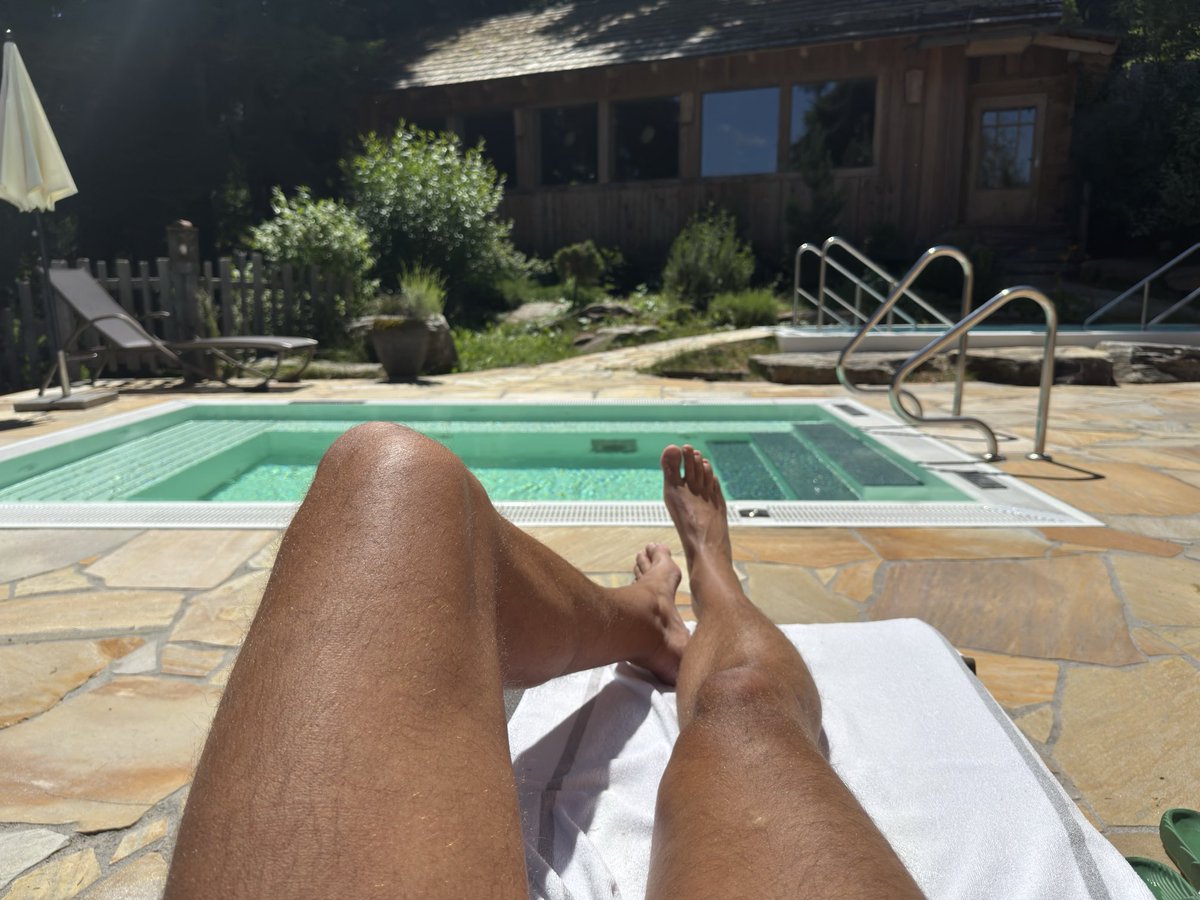 Das a weng Neidig werds … 

Auf 1200Hm im Steirischn, gibt gwiss Schlimmeres. 😃

Brav bleim und an Liabn Gruaß vom Michi. 😘