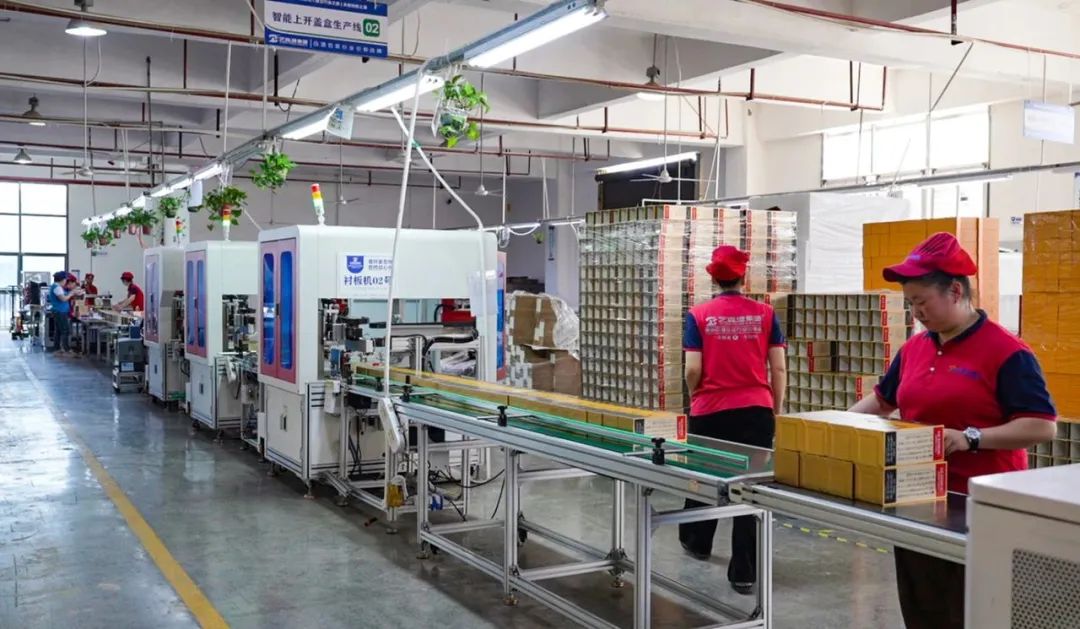 InZunyi's tweet image. 🥂#Zunyi's baijiu industry is off to a strong start this year, with a Q1 5.8% year-on-year rise in total output!

Leading distilleries expanded capacity and improved efficiency, while supporting businesses with smart tech upgrades. #ZunyiIndustries