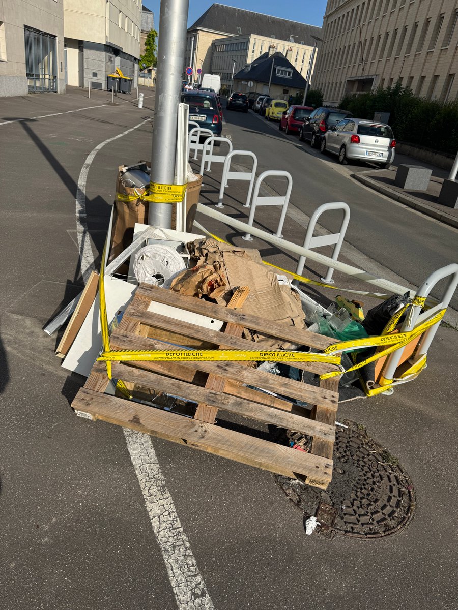 CaenOfficiel's tweet image. 🚮Présentation des déchets non respectés = sacs éventrés / déchets éparpillés par les goélands !
✅ Nous vous rappelons que @Caenlamer a mis en place un outil très pratique pour retrouver facilement les modalités de ramassage des déchets :
caenlamer.fr/ramassage-des-…