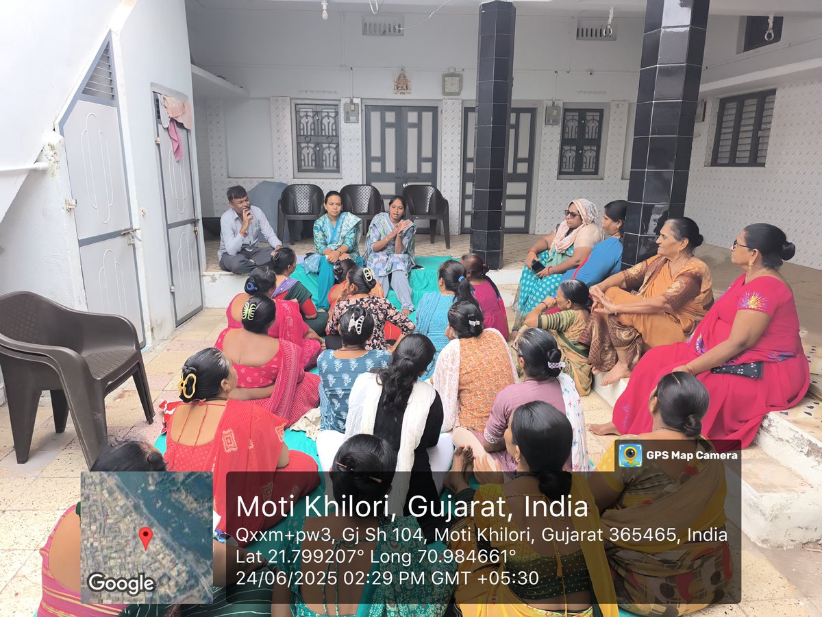 NRLMGONDAL's tweet photo. આજ રોજ મોટી ખિલોરી ગામે મોડેલ કલસ્ટર લેવલ ફેડરેશન ની મિટિંગ રાખવામા આવી જેમા જિલ્લા માથી apmd અંજનાબેન, apmd કૃપાલીબેન હાજર રહેલ મિટિંગ માં vgf ફંડ cif ફંડ ડ્રોન દીદી ,કૃષી સખી વગેરે ની ચર્ચા કરવામાં આવેલ.@RAJKOTNRLM @tdogondal @DDORAJKOT1 @DLMRajkot https://t.co/bXNyQXyUIO