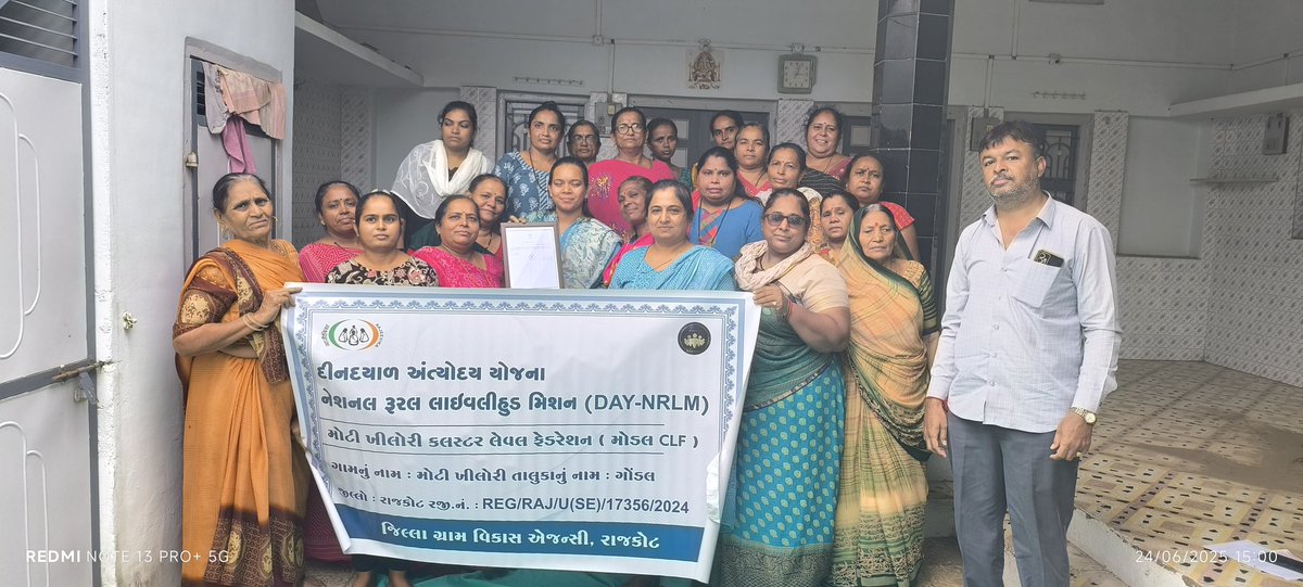 NRLMGONDAL's tweet photo. આજ રોજ મોટી ખિલોરી ગામે મોડેલ કલસ્ટર લેવલ ફેડરેશન ની મિટિંગ રાખવામા આવી જેમા જિલ્લા માથી apmd અંજનાબેન, apmd કૃપાલીબેન હાજર રહેલ મિટિંગ માં vgf ફંડ cif ફંડ ડ્રોન દીદી ,કૃષી સખી વગેરે ની ચર્ચા કરવામાં આવેલ.@RAJKOTNRLM @tdogondal @DDORAJKOT1 @DLMRajkot https://t.co/bXNyQXyUIO