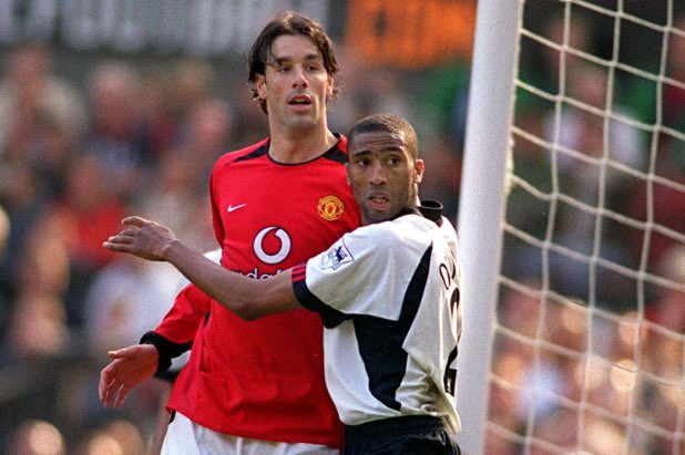 Orlando Pirates' new coach is no stranger to the highest level 💪

EPL - 21 apps 
Ligue 1 - 185 apps 

He also played in the UEFA Champions League, UEFA Cup and went to four AFCONS 🇲🇦

Put some respect on Abdeslam Ouaddou's name 🔥

#AirMobile #BetwayPrem #CastleLager