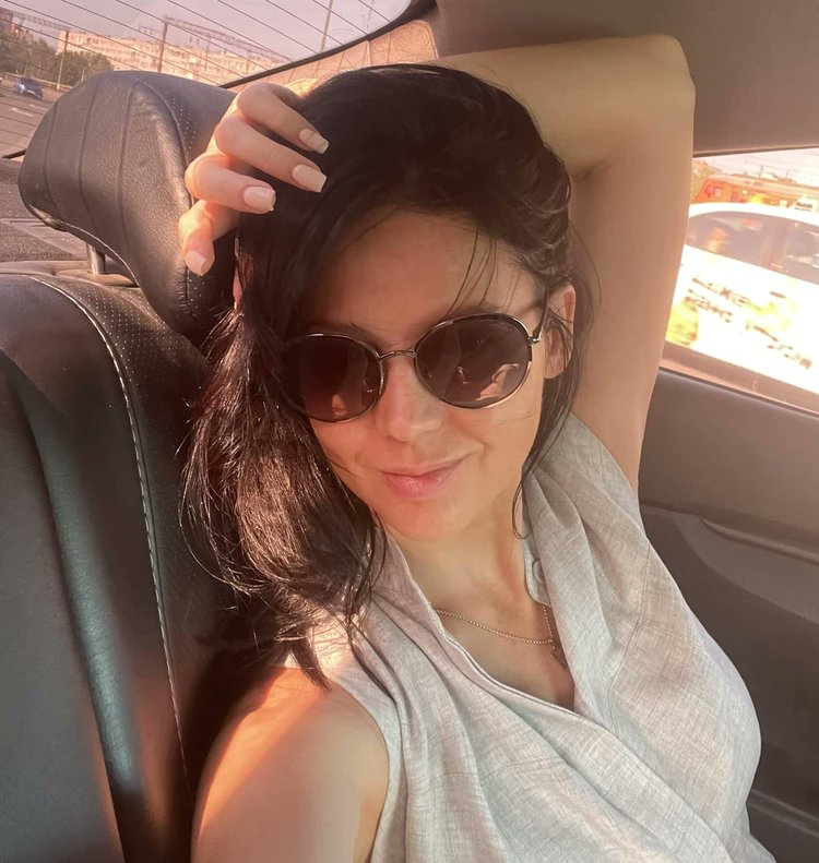 39-летняя Кристина Распопова была не замужем, но у нее был молодой человек. Она очень хотела семью. Недавно купила квартиру.

«Кристина была стюардессой на частных джетах, никакого отношения к Пригожину не имела. Самолет зафрахтовывал кто угодно. У нее был просто договор с