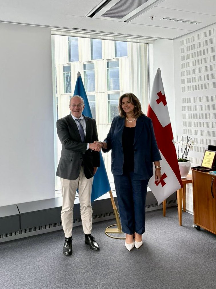 Thank you <a href="/hans_kluge/">Hans Kluge</a> Regional Director of <a href="/WHO_Europe/">WHO/Europe</a> for an insightful meeting reflecting on global and European health developments. Grateful for the opportunity to discuss innovative pathways to ensure WHO/Europe’s continued excellence, relevance, and impact for healthier