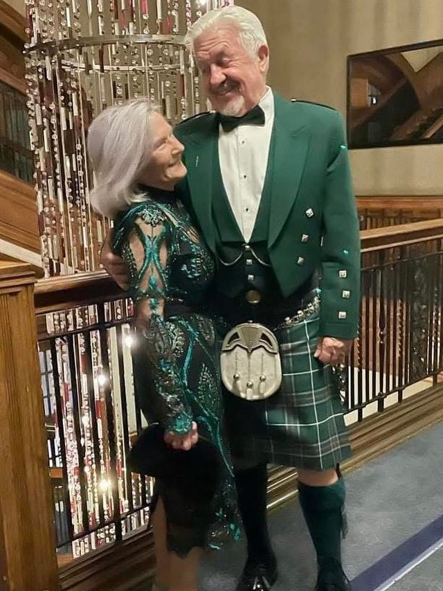 MinistryTartan's tweet image. 🇬🇧 Love this pic of the Matthews! “The look of love!”❤️
🫡 And Dave looking fabulous there in his United We Conquer Tartan Kilt from our unique range! 👏🏻👏🏻👏🏻
🧵”History & bravery woven into everything!”
🇬🇧Celebrate UK brave with us: theministryoftartan.co.uk
#ArmedForcesWeek