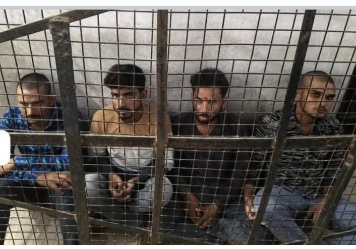 यह आतंकवाद का चेहरा है सब के गांव मोहल्ले में ऐसे आतंकवादी रहते हैं जिनको लगता है मुंह से पैदा हो गए तो श्रेष्ठ हो गए! इन मुखपुत्रों का इलाज कायदे से होना चाहिए।