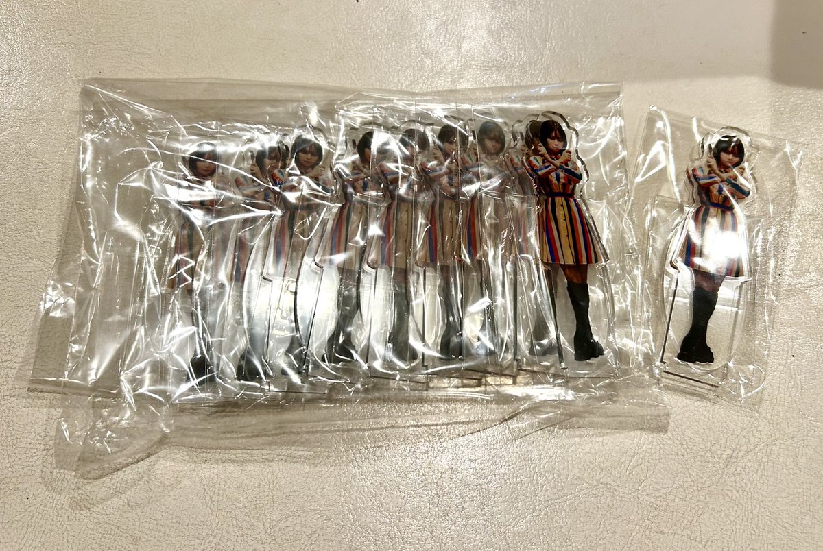 以前作った #ブラジル さんアクリルスタンドは大きいサイズが多かったので、今回は持ち運びに便利なショートサイズにしてみました!
劇場のみの限定販売になりますので是非ゲットしてください!
#カニバさん