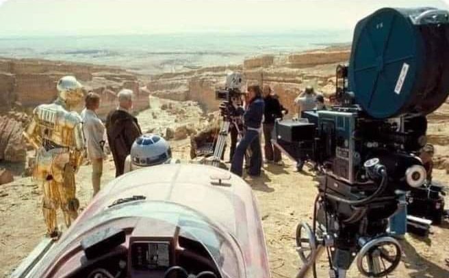 Wusstet ihr dass???
Viele der Szenen, der Star-Wars-Filme 
in Wahrheit auf der Erde gedreht wurden? ;-)))