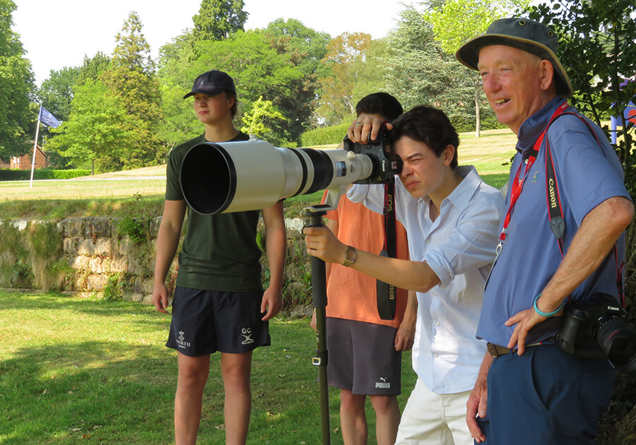 We were delighted last week to welcome David Cannon, the world’s leading golf photographer, on to campus to give some of our students a masterclass in photography before presenting photographic prizes: tinyurl.com/4kwxe3fv
#photography #photographers #golf #GCSE #ALEVEL