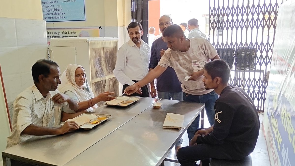 *पूर्व भाजपा प्रदेश अध्यक्ष राज्यसभा सांसद स्व मदनलाल सैनी की छठी पुण्यतिथि पर पुष्पांजलि और पौधारोपण एमबीएस और जेके लोन अस्पताल में जरूरतमंद लोगों को करवाया निशुल्क भोजन* •स्व श्री मदन लाल सैनी सादगी और अनुशासन की प्रतिमूर्ति थे राष्ट्रसेवा के संकल्प के साथ प्रस्तुत किया आदर्श