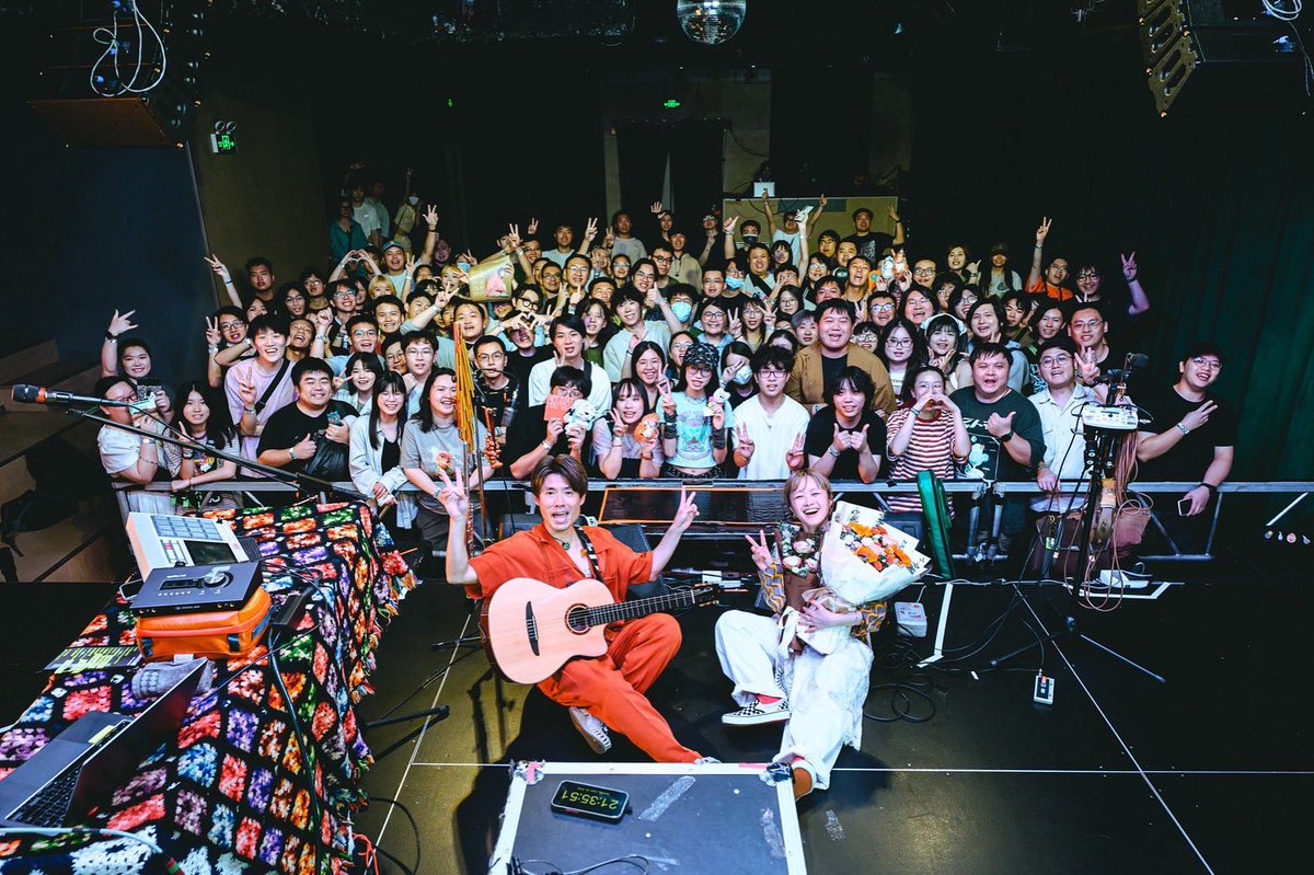 nakamura_emi's tweet photo. Luuv Label presents CHINA TOUR FINAL
広州SD LIVEHOUSE

急遽一曲追加したり、皆の熱意や歌詞の覚え具合、感動😭中国3か所とんでもないパワーをいただいた。本当にありがとう！
また必ず！🇨🇳

Gt.カワムラヒロシ
PA.ケニー
LT. Lotus

PHOTO. Commy Ng
( 感谢您在紧急请求中提供的精彩照片!! ) https://t.co/DSdhYCEQw4