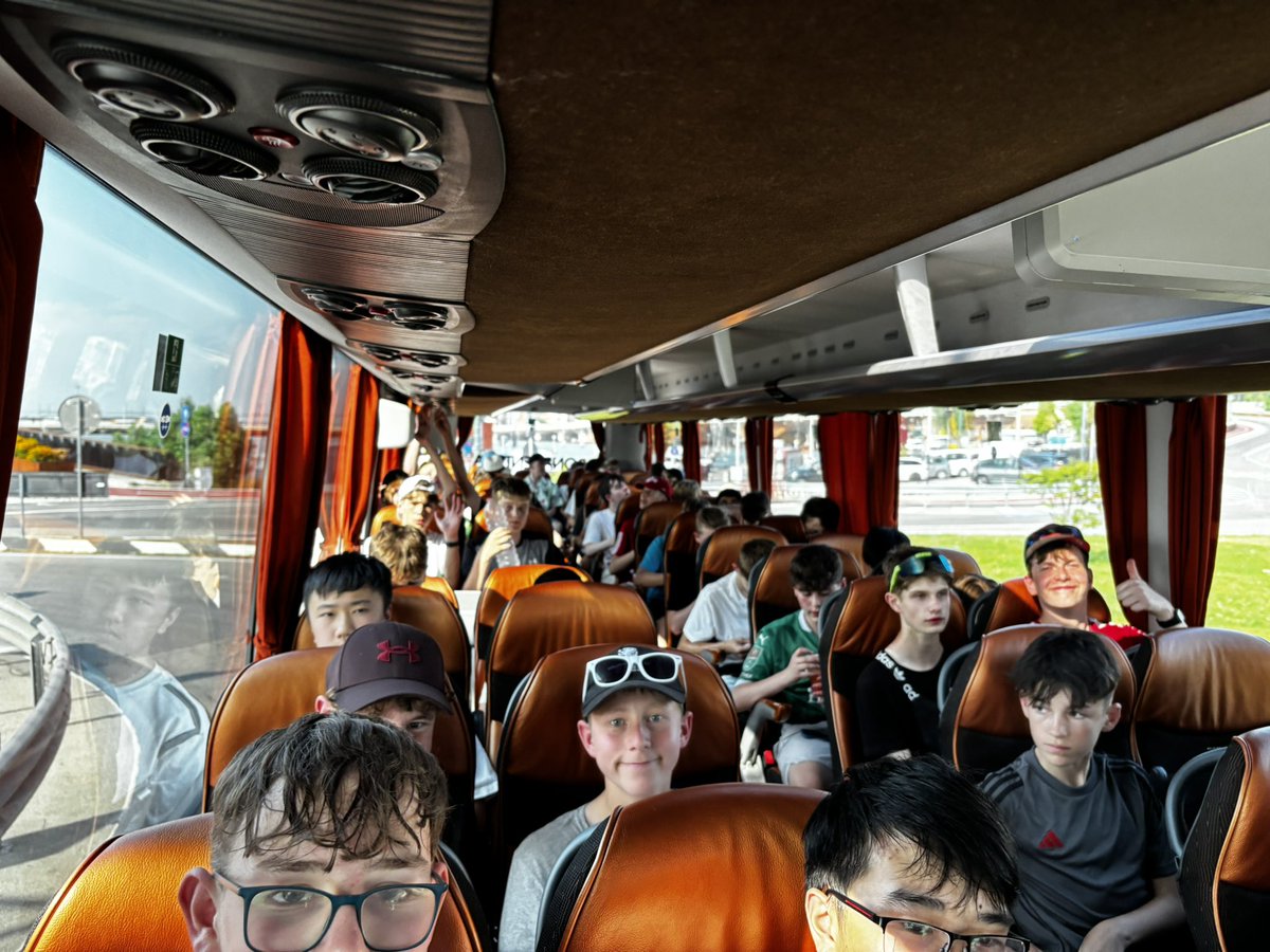 sciencespencera's tweet photo. 52 boys all accounted for after a hot day in Venice! Time for the trip south to Bologna🇮🇹 #dhsbcew @DHSBoys @DHSBmrAnderson https://t.co/Vj5IIcZ6ER