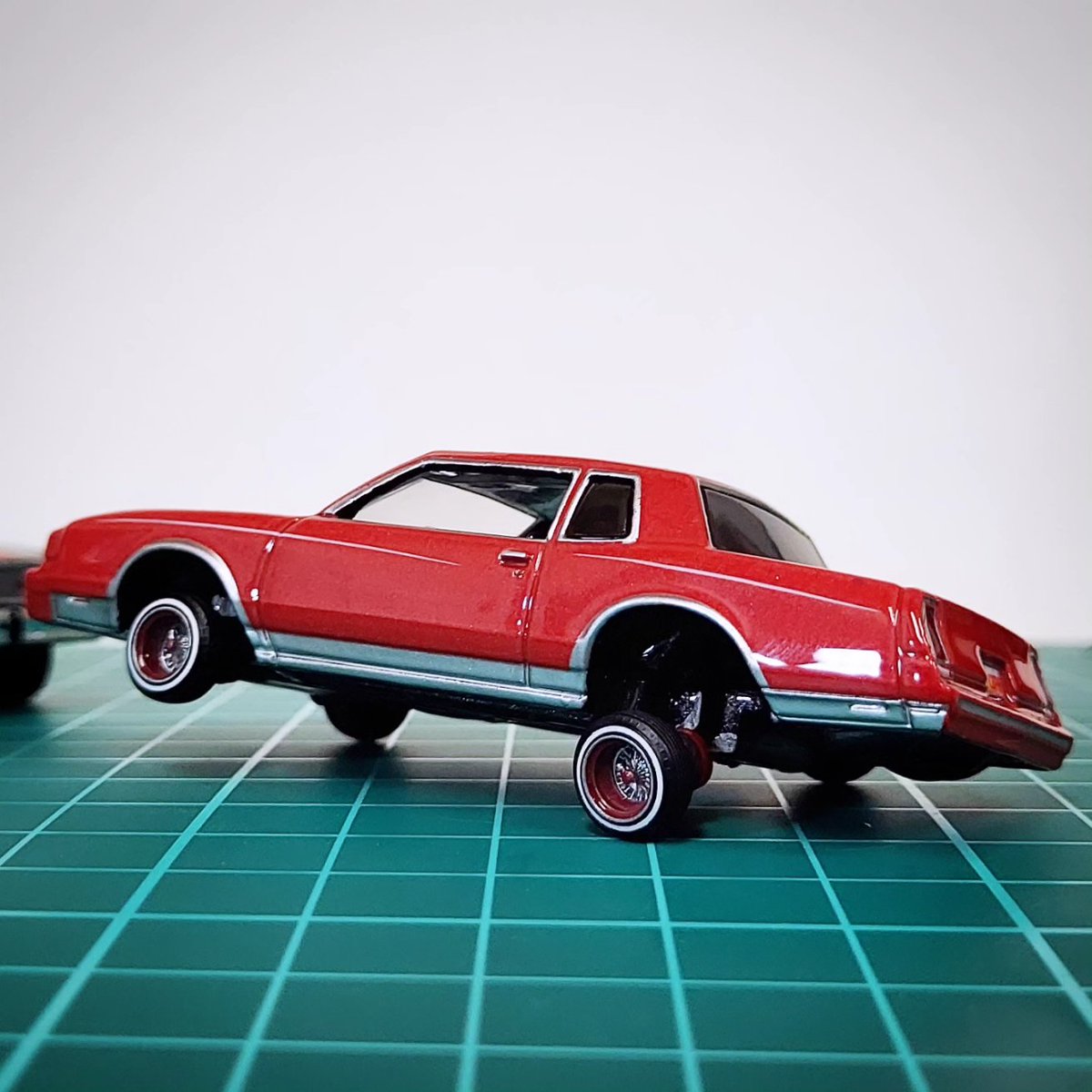 1/64 ローライダーマガジン モンテカルロ ローライダー 車高