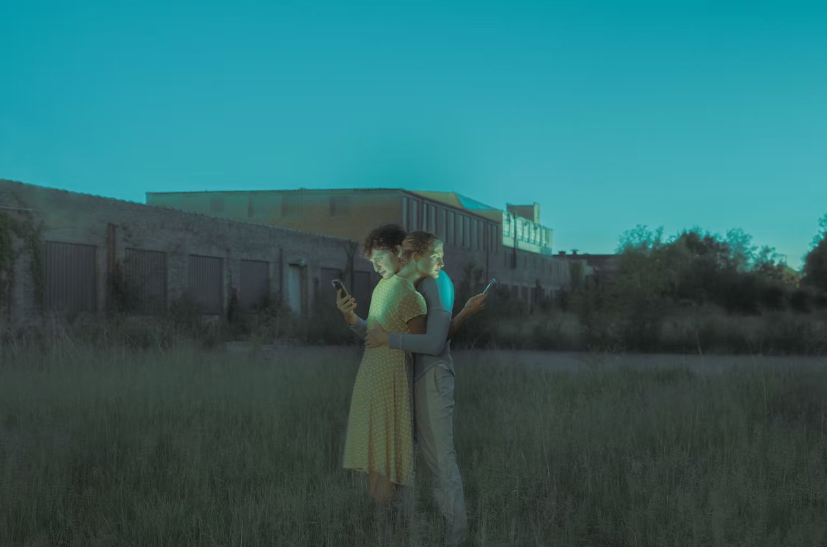 5/
Summer’s photographs, often described as visual poems, explore the subconscious themes that shape the human experience. 

On June 26, she will show the new collection she’s working on, which asks questions about the fate in our lives – what is habit and what is choice? Do the