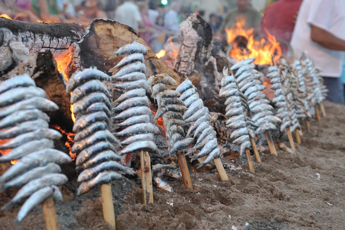 😋 It is undoubtedly the most emblematic dish of popular Málaga cuisine.

The coolest Málaga: the season of espetos is now open. What are you waiting for to try them? 😉

ℹ️ Learn more: visita.malaga.eu/en/what-to-see…