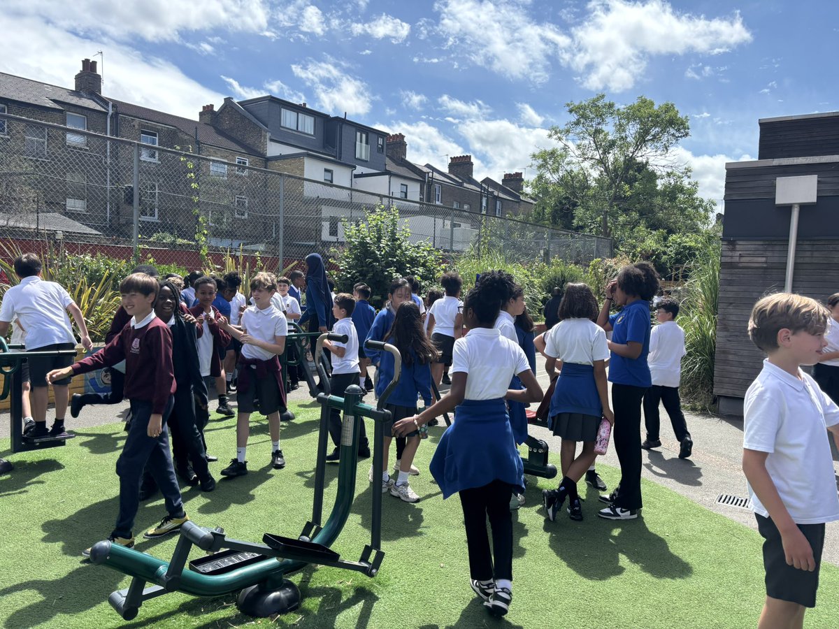 JessopPrimary's tweet image. Three schools, one playground — making memories and new friends before the big move to secondary school! 🌟Thank you @StockwellPri  and @bonnevilleps for a fantastic day!!! #NewBeginnings #FriendshipInAction