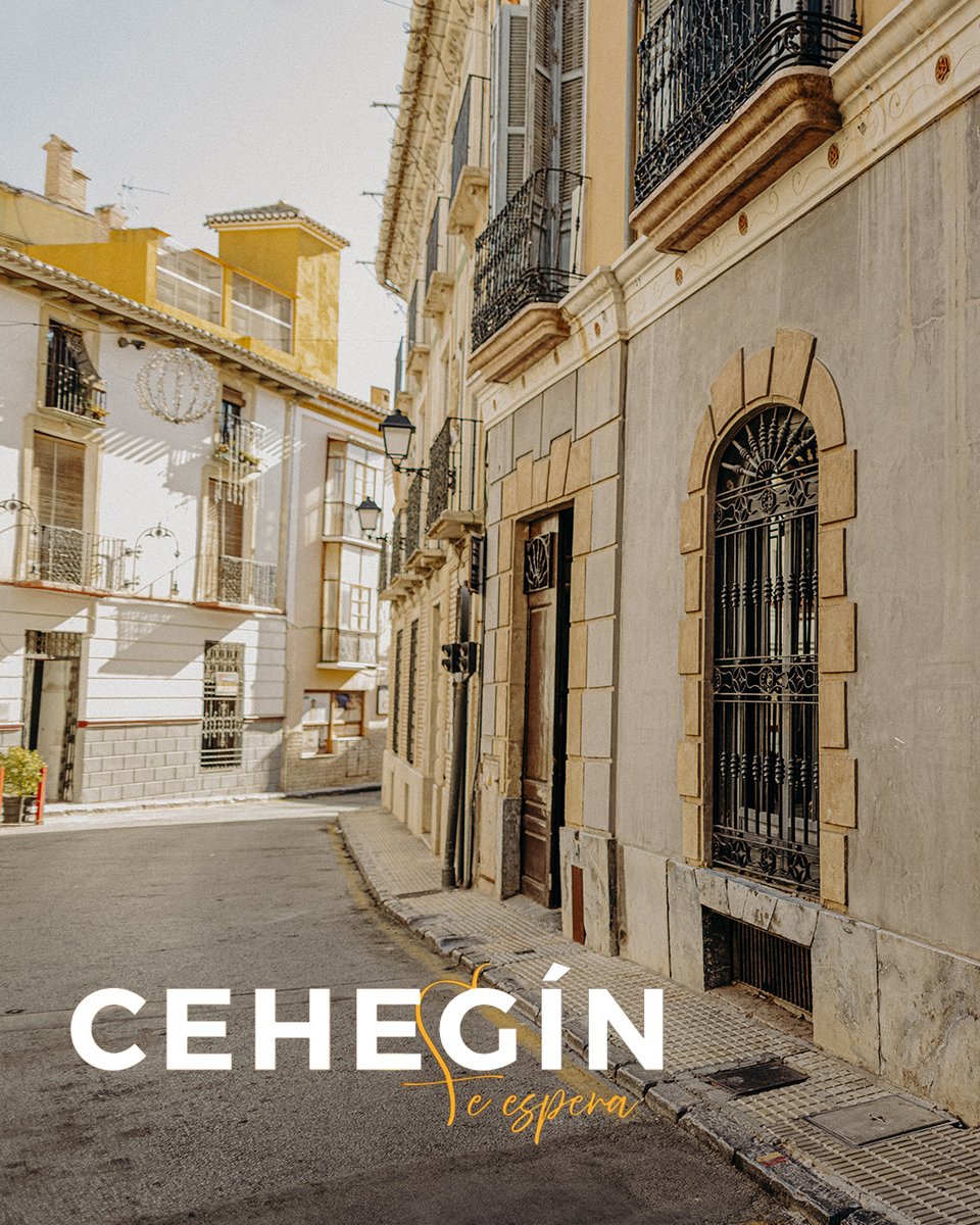 Cehegín no se recorre, se descubre 🏛️
Entre callejuelas de piedra y rincones que susurran siglos, este lugar guarda historia viva en cada fachada, cada iglesia, cada mirador.

🌿 Aquí, el tiempo camina despacio.
📍Cehegín es pasado, presente… y una invitación constante a volver.