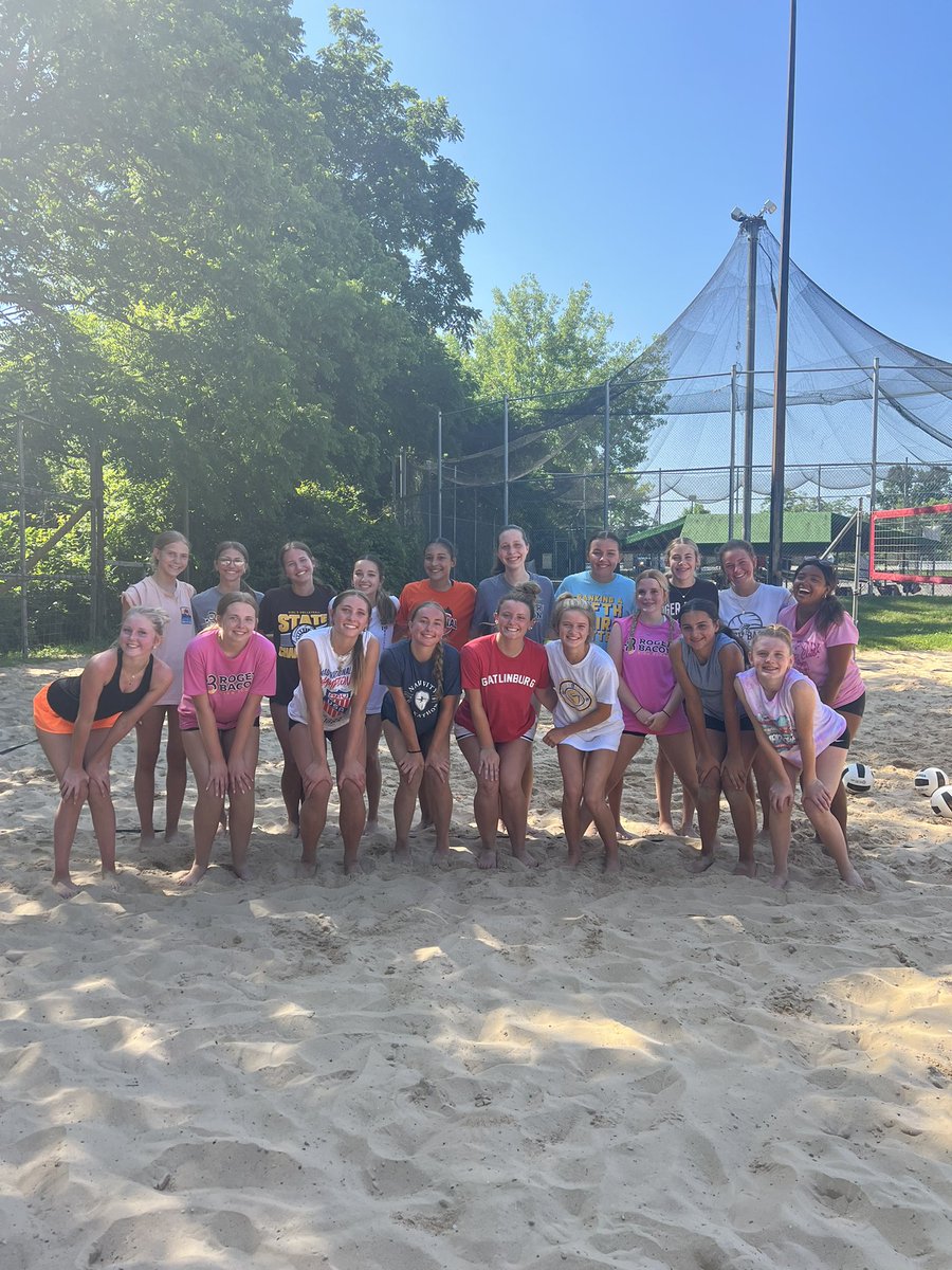 Roger Bacon Girls Volleyball tweet media