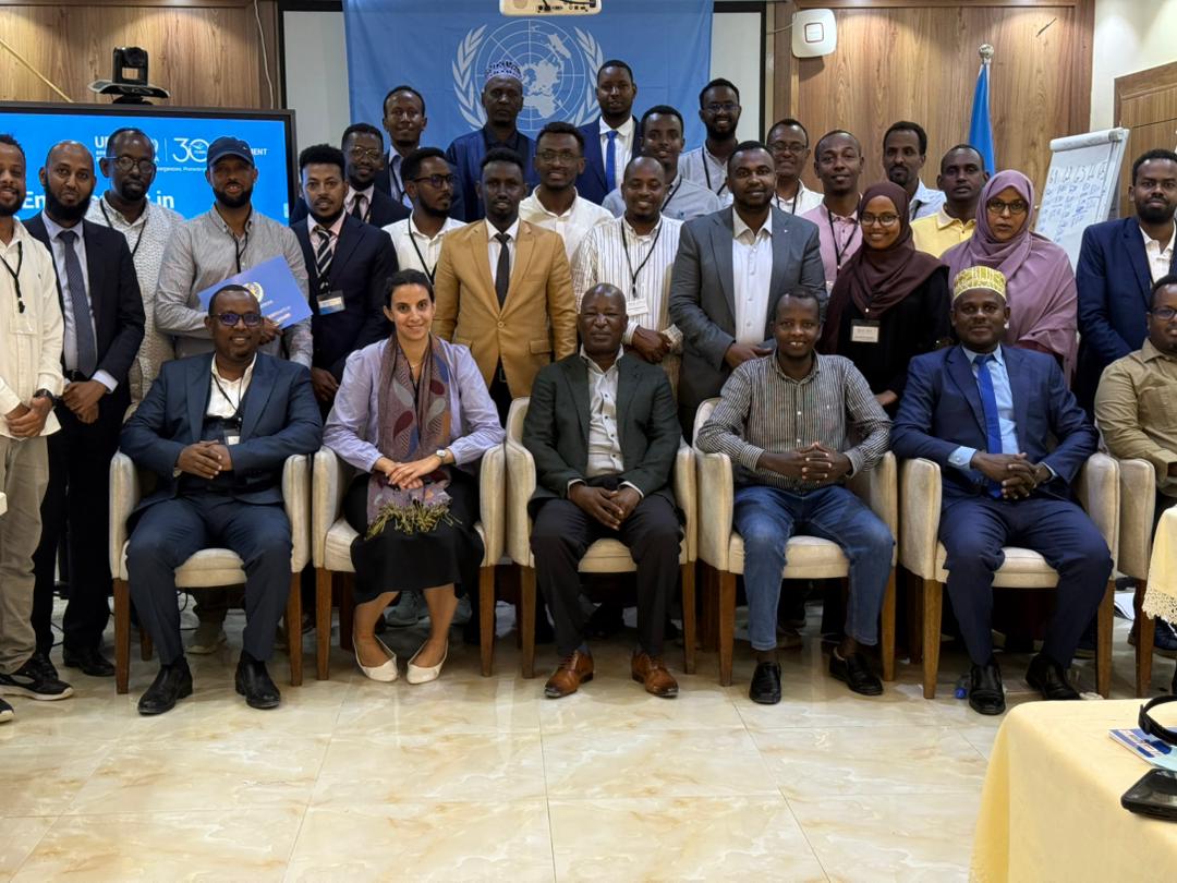 The <a href="/EnvironmentOcha/">UNEP/OCHA Joint Environment Unit</a> just completed a 7-day LEHA training in Mogadishu 🇸🇴!

27 Somali humanitarian &amp; gov reps trained on integrating environment into crisis response 🌿
With support from <a href="/SwissDevCoop/">Swiss Development and Cooperation</a> + 15+ partners.

👇
linkedin.com/posts/unep-och…