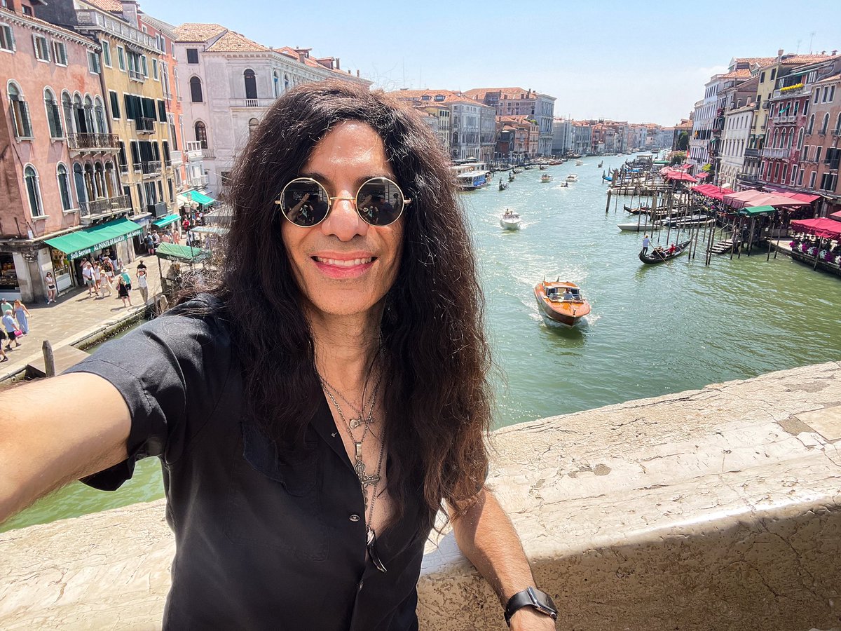 Such a beautiful day in Venice today.  #🎸 #🎶 #🇮🇹 #☀️#mikecampese #rialto #venice #italy #beautifulday
