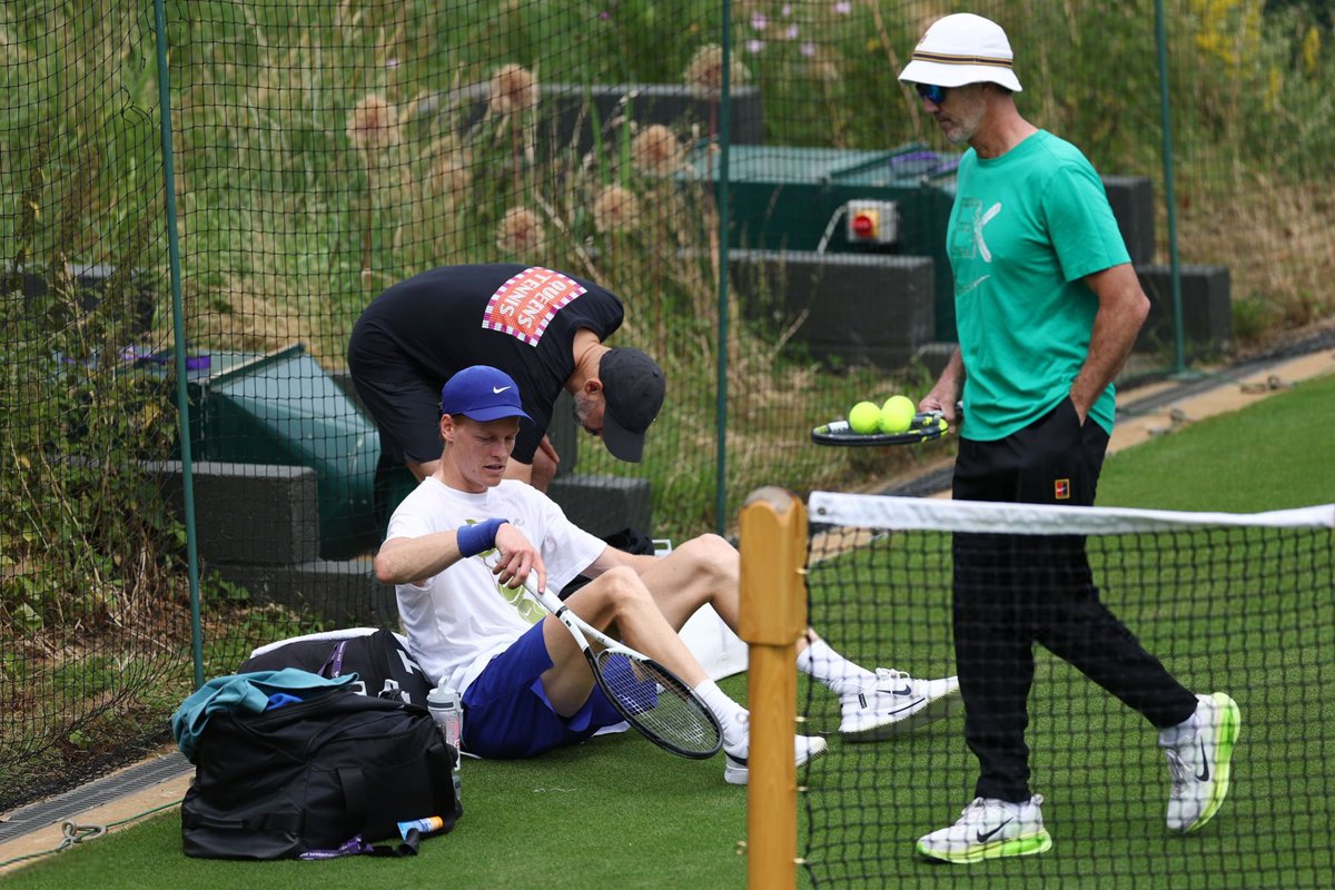 Jannik Sinner &amp; Darren Cahill &amp; Simone Vagnozzi 

#Wimbledon