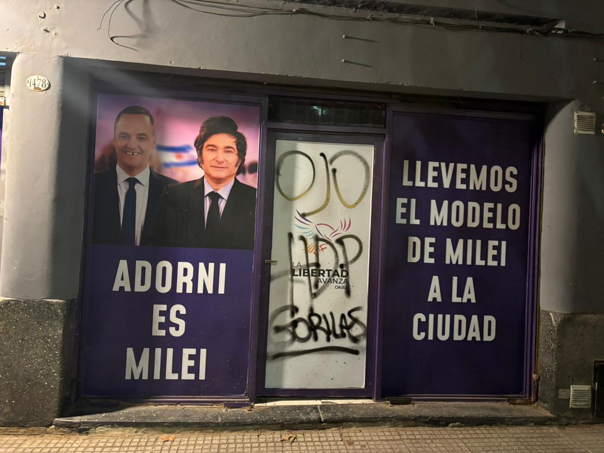 Los que denuncian persecución y antidemocracia, vandalizaron nuestro local de militancia en Núñez. Las amenazas no son un freno para nosotros. Los porteños nos eligieron y vamos a seguir trabajando por una Ciudad mejor y más libre.

La Libertad AVANZA aunque muchos no quieran.