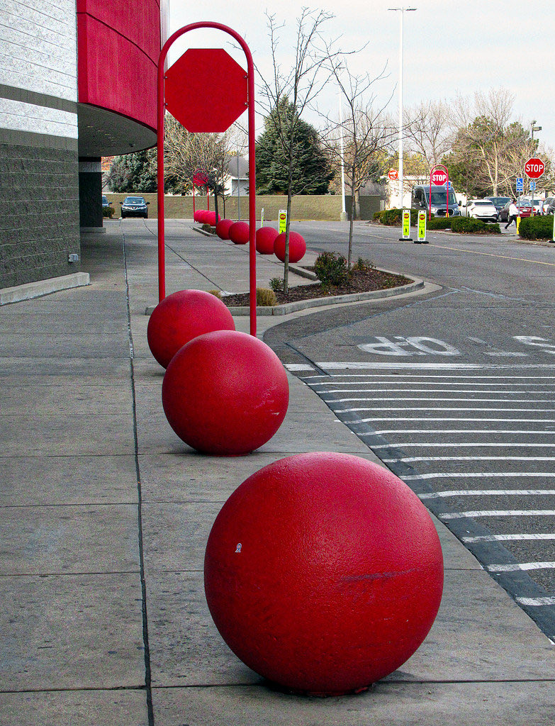 pjayevans's tweet image. Breaking: A Target ball has come loose and is rolling fast toward Pavement frontman Stephen Malkmus