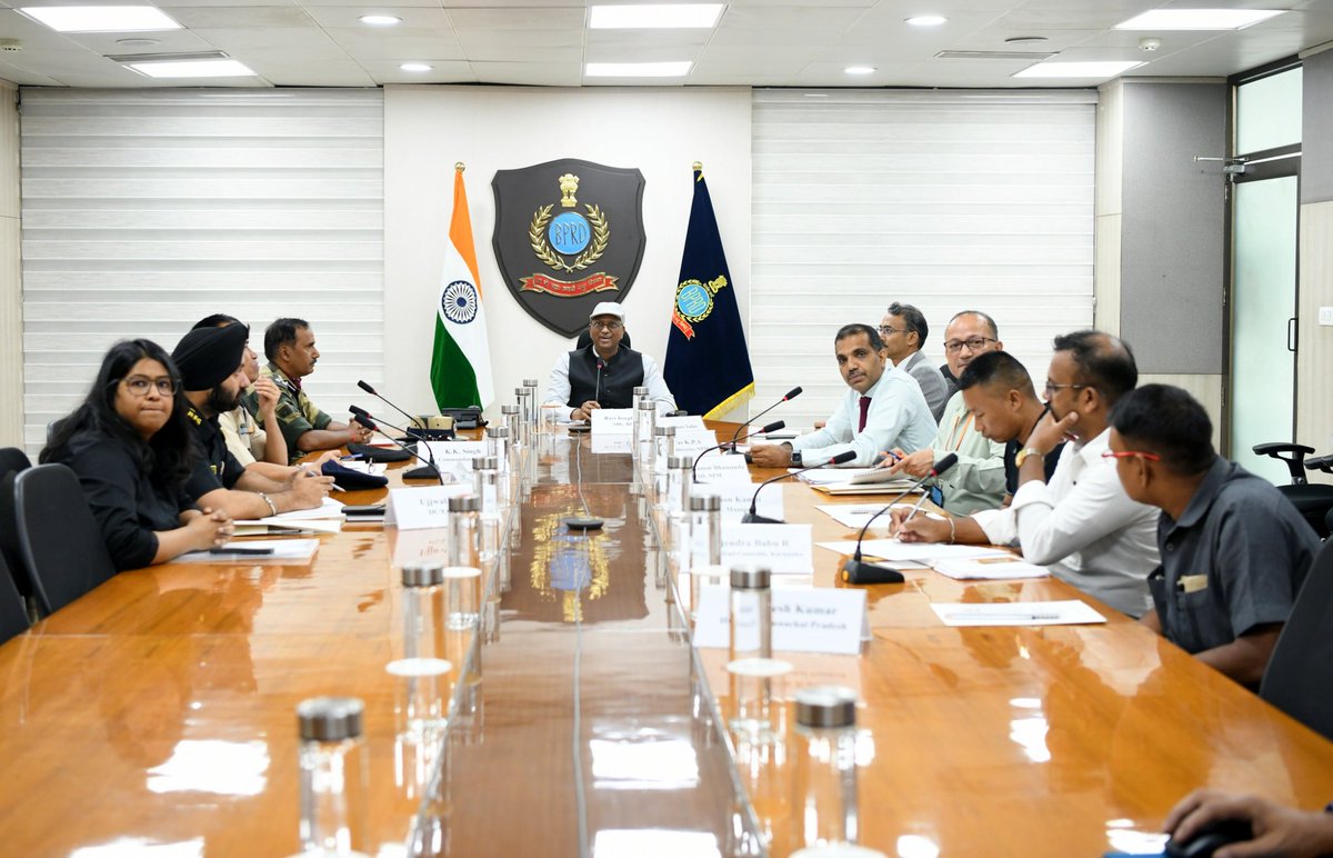 BPRDIndia's tweet image. A Workshop on “Canine Squads” was held at BPR&D Hqrs, New Delhi today to discuss, importance, challenges and recent developments. DG, BPR&D addressed the participants in the closing session. Workshop was chaired by ADG,BPR&D and attended by officers from States/ UTs/CAPFs.