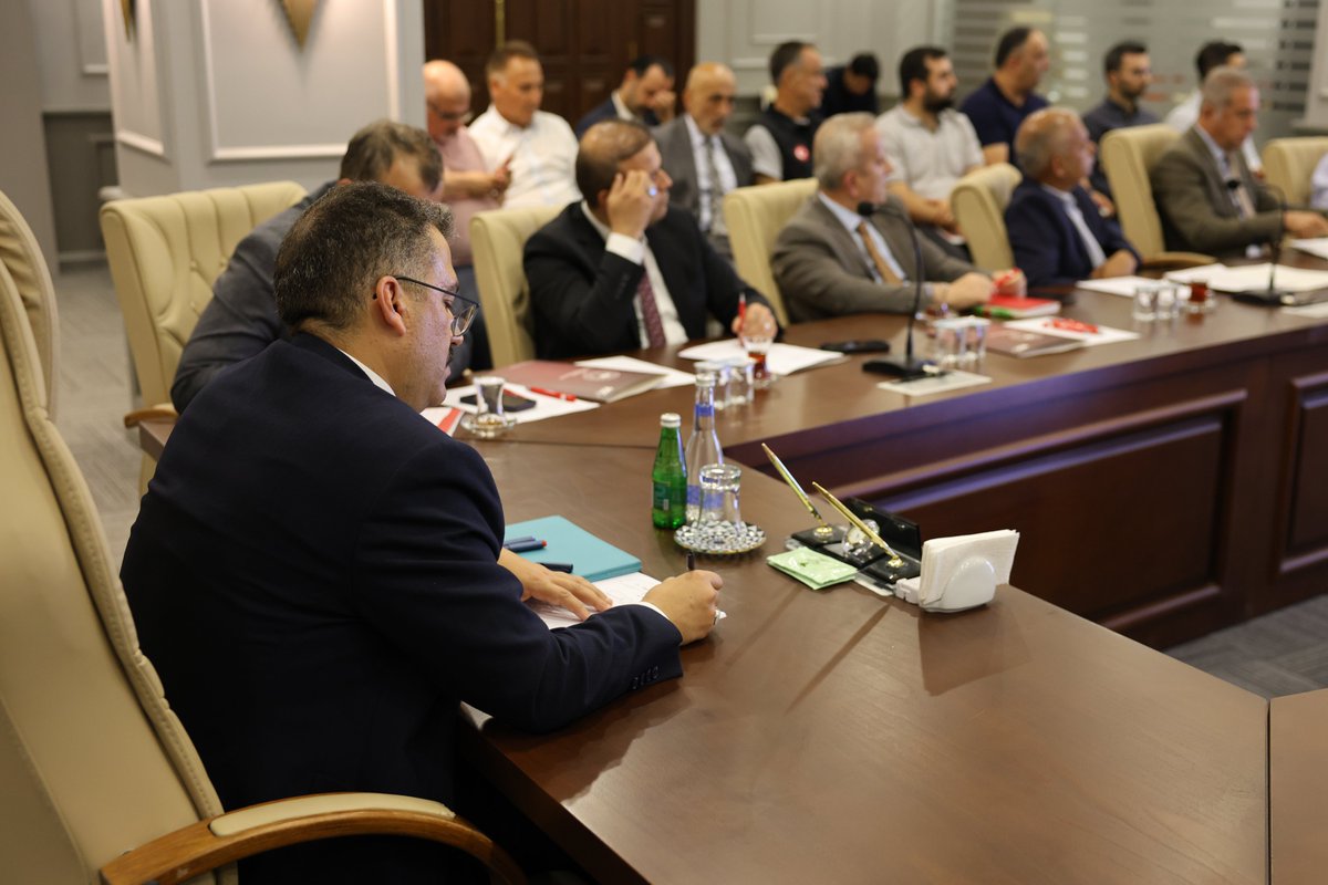 Su kaynaklarının etkin yönetimi ve sürdürülebilirliğinin sağlanması adına Iğdır İl Su Kurulu Toplantısı gerçekleştirildi.

İl Su Kurulu Toplantısı Valimiz Ercan Turan'ın başkanlığında, Tarım ve Orman Bakanlığı Su Yönetimi Genel Müdür Yardımcısı Satuk Buğra Fındık, DSİ 24. Bölge