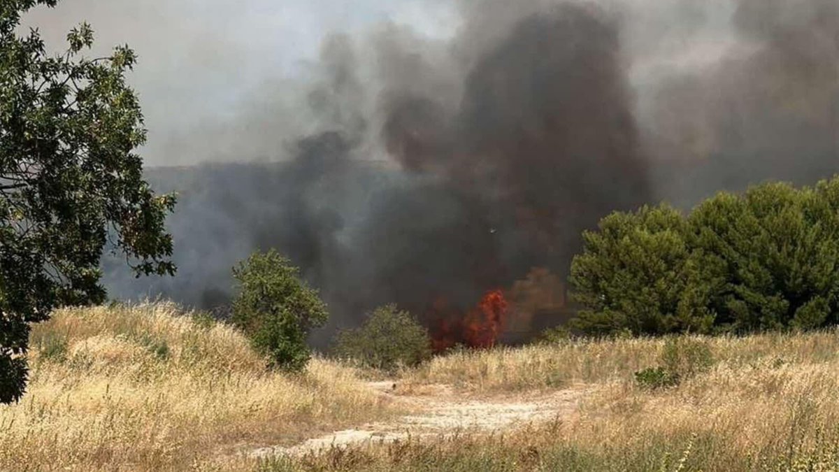 🔴 ALERTE INFO
Un feu de végétation se déclare dans les Bouches-du-Rhône, 300 élèves d'une école évacués
l.bfmtv.com/Cliy