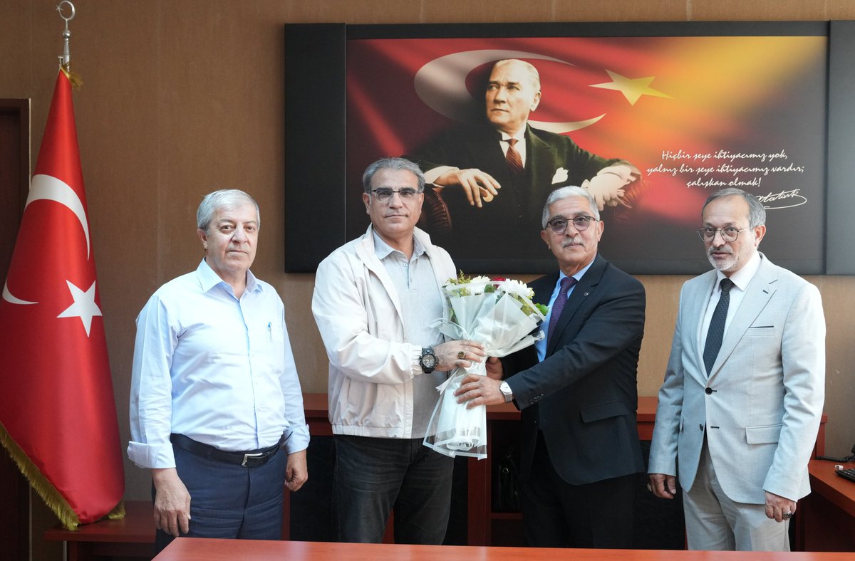 Ziraat Fakültesi'nde Dekanlık Görevinde Devir Teslim Gerçekleşti

Bingöl Üniversitesi Ziraat Fakültesi’nde dekanlık görev değişimi yapıldı. Fakülte dekanlığı görevini yürüten Prof. Dr. Turgut Aygün, görevini vekâleten atanan Prof. Dr. Mehmet Ayçiçek’e devretti.

Gerçekleşen devir