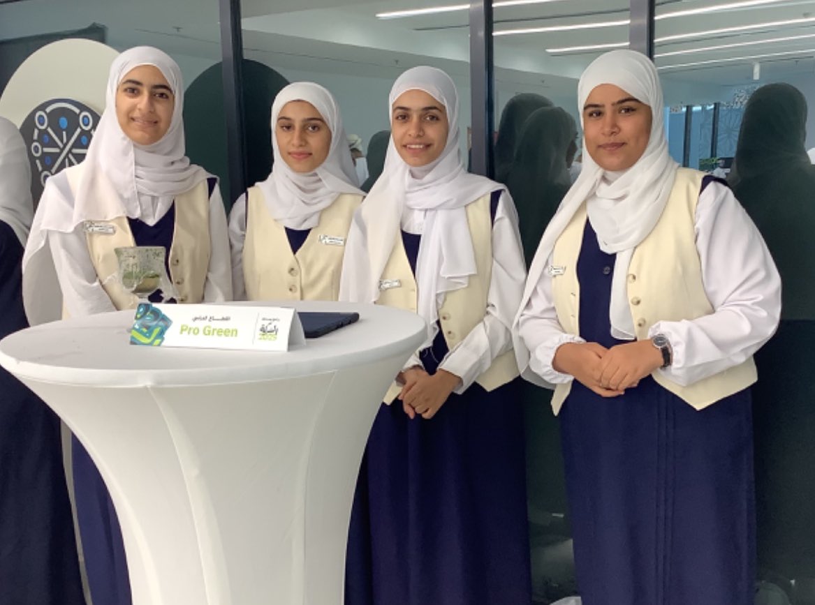 تُبارك #تعليمية_الداخلية لفريق مدرسة أم الفضل للتعليم الأساسي حصوله على لقب أفضل شركة طلابية (فئة المدارس) في مسابقة #برنامج_الشركة2025 من إنجاز عُمان. 
@umalfadil2017