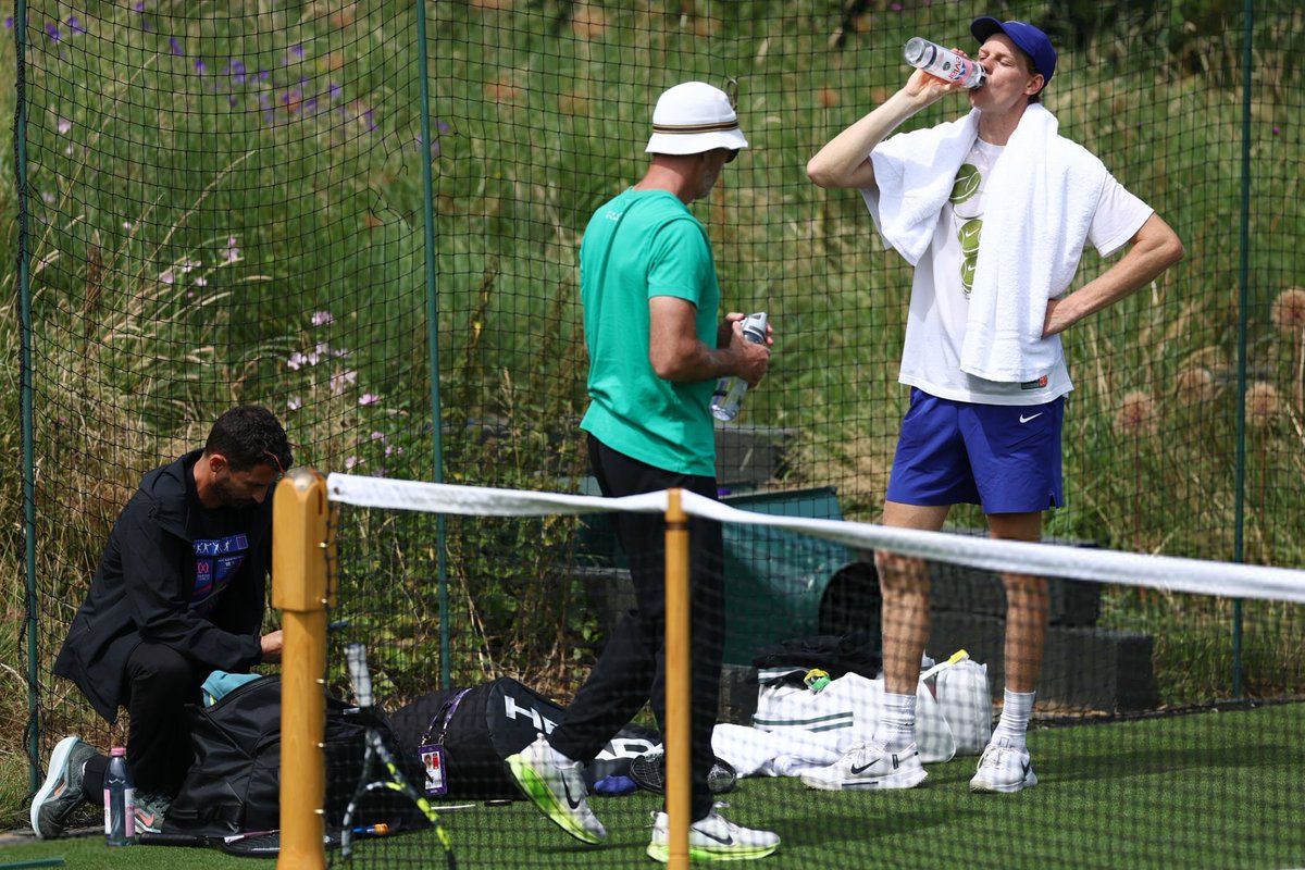 Jannik Sinner &amp; Darren Cahill &amp; Simone Vagnozzi 

#Wimbledon