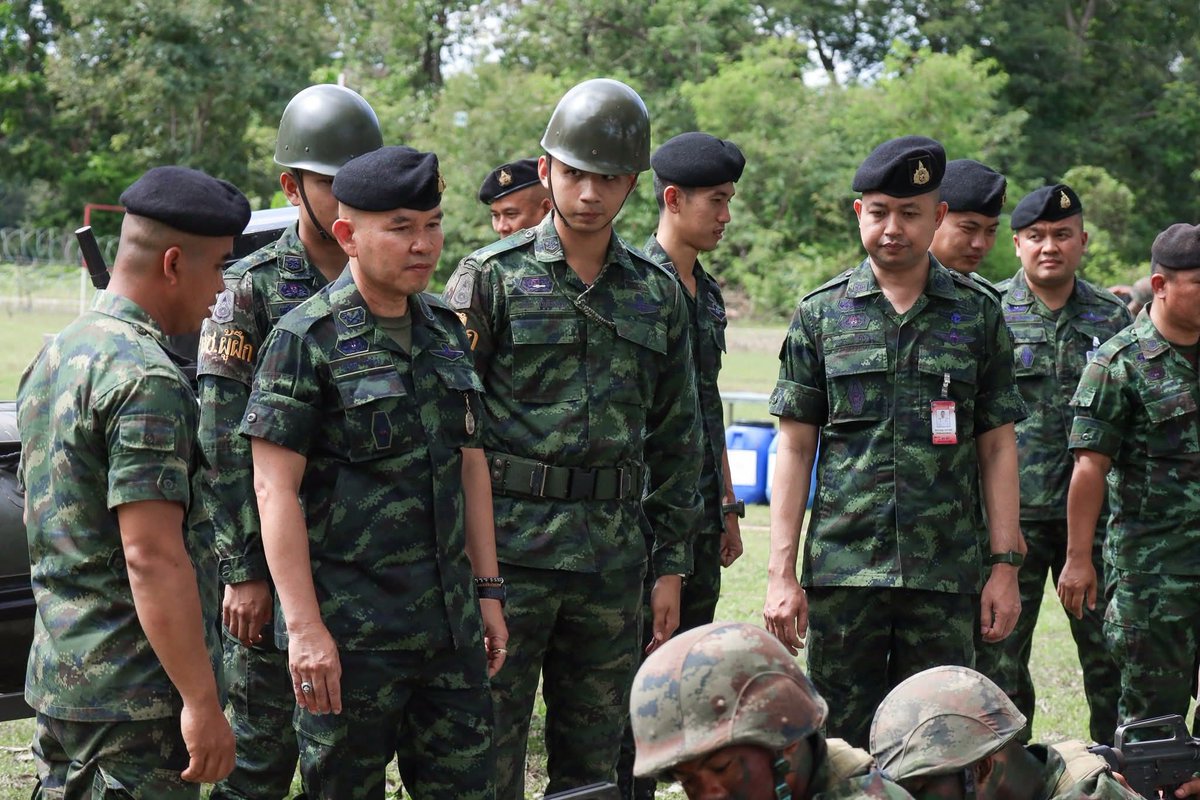 201_engineer's tweet image. พ.ท.กฤษฎา ตะเภาพงษ์ ผบ.ช.2 พัน.201 ให้การต้อนรับ พล.ต.มงคล หอทอง ผบ.พล.พัฒนา 2 ในการตรวจเยี่ยมการฝึกทหารใหม่เฉพาะหน้าที่ ผลัดที่ 2/68 ให้ชำนาญ ปฏิบัติให้ถูกต้องให้มีความรู้พร้อมออกไปปฏิบัติงานได้อย่างจริง โดยมีชุดครูฝึกของหน่วยที่มีความรู้ความสามารถมาฝึกให้น้องทหารใหม่