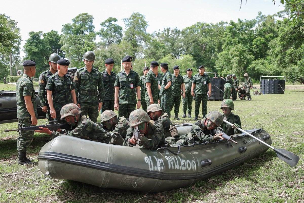 201_engineer's tweet image. พ.ท.กฤษฎา ตะเภาพงษ์ ผบ.ช.2 พัน.201 ให้การต้อนรับ พล.ต.มงคล หอทอง ผบ.พล.พัฒนา 2 ในการตรวจเยี่ยมการฝึกทหารใหม่เฉพาะหน้าที่ ผลัดที่ 2/68 ให้ชำนาญ ปฏิบัติให้ถูกต้องให้มีความรู้พร้อมออกไปปฏิบัติงานได้อย่างจริง โดยมีชุดครูฝึกของหน่วยที่มีความรู้ความสามารถมาฝึกให้น้องทหารใหม่