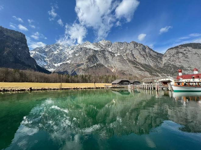 Check in the most stunning mountain and lake views! Snow-capped mountains + mirror-like lakes, healing power at its best!