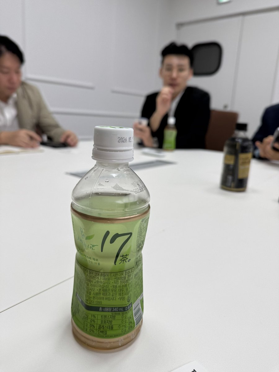 来首尔拜访了国会议员，学习一下韩国币圈的政策变化。见了bithumb的第二大股东，交流学习了一些动态。韩国的学习交流的第一天..终于可以睡觉了…明天继续见各路韩国的朋友们…